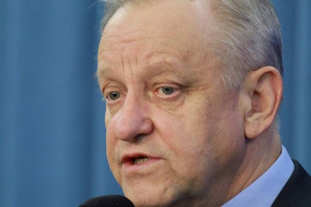 Poseł PiS Bolesław Piecha krytykuje ministra zdrowia za to, że za mało rozmawia.