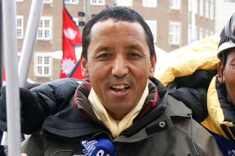 Apa Sherpa to himalaista jedyny w swojej dziedzinie. Zdobył Mount Everest 21 razy. (Zdjęcie z 2009 r.).