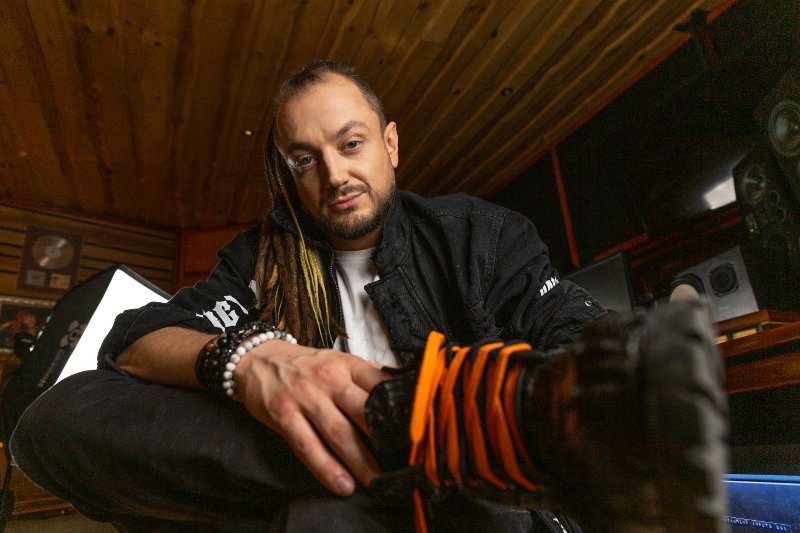 Pomarańczowa sznurówka to ważny symbol. Załóż, jeśli nie godzisz się na hejt  w sieci