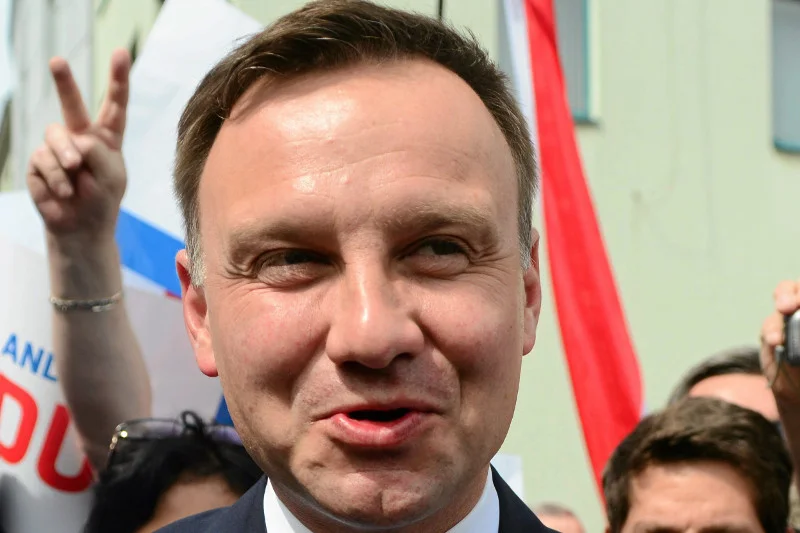 Na trzy dni przed wyborami Duda prawie we wszystkich sondażach ma nieznaczną przewagę nad Komorowskim.