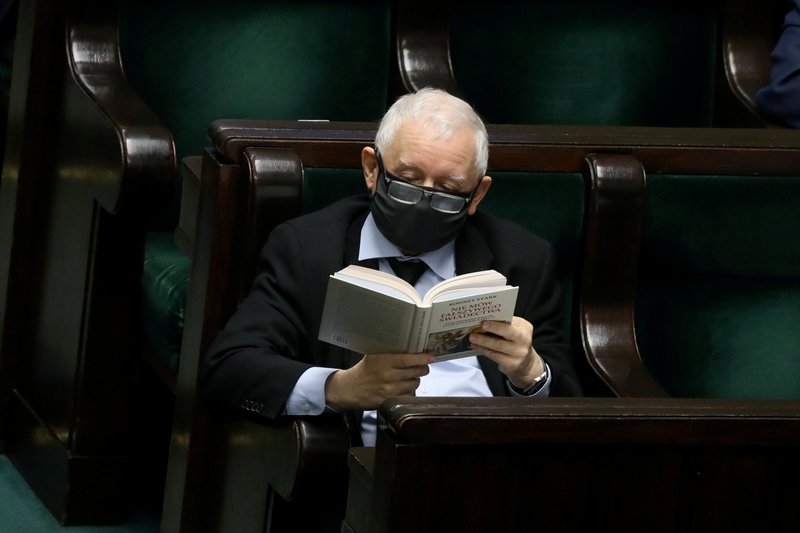 Prawo i Sprawiedliwość wygrywa w najnowszym sondażu Wirtualnej Polski.