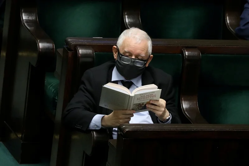 Prawo i Sprawiedliwość wygrywa w najnowszym sondażu Wirtualnej Polski.