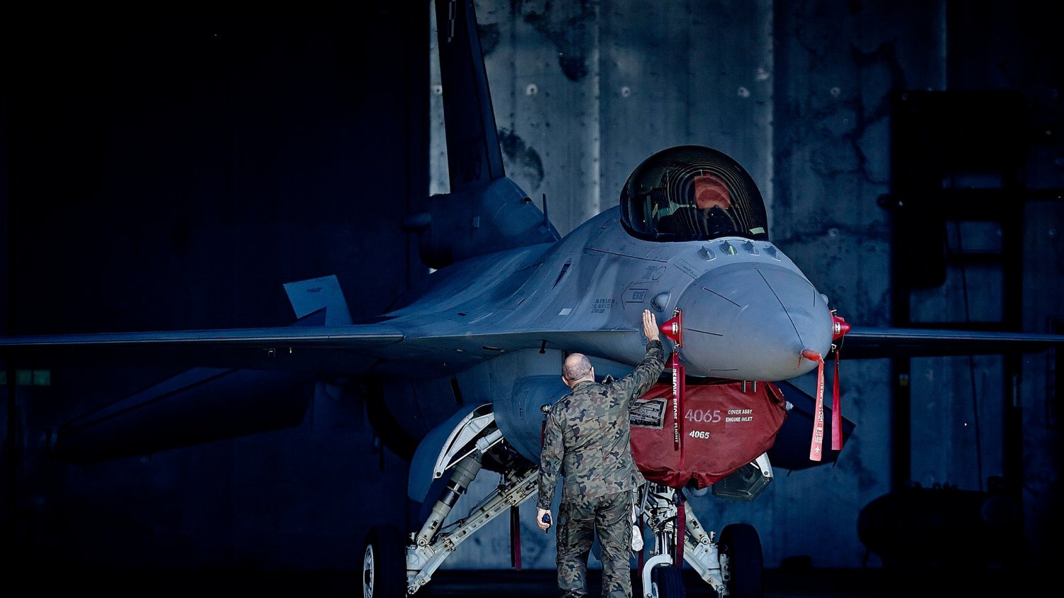 Krakowian nie żyje, a w sprawie polskich F-16 jest decyzja. Absolutny zakaz