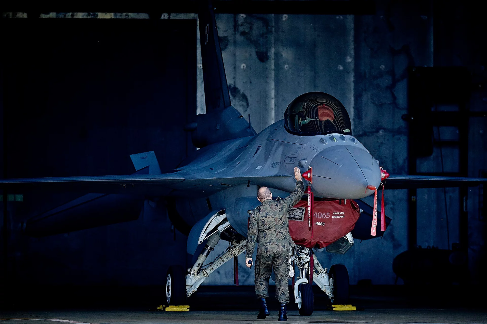 Krakowian nie żyje, a w sprawie polskich F-16 jest decyzja. Absolutny zakaz