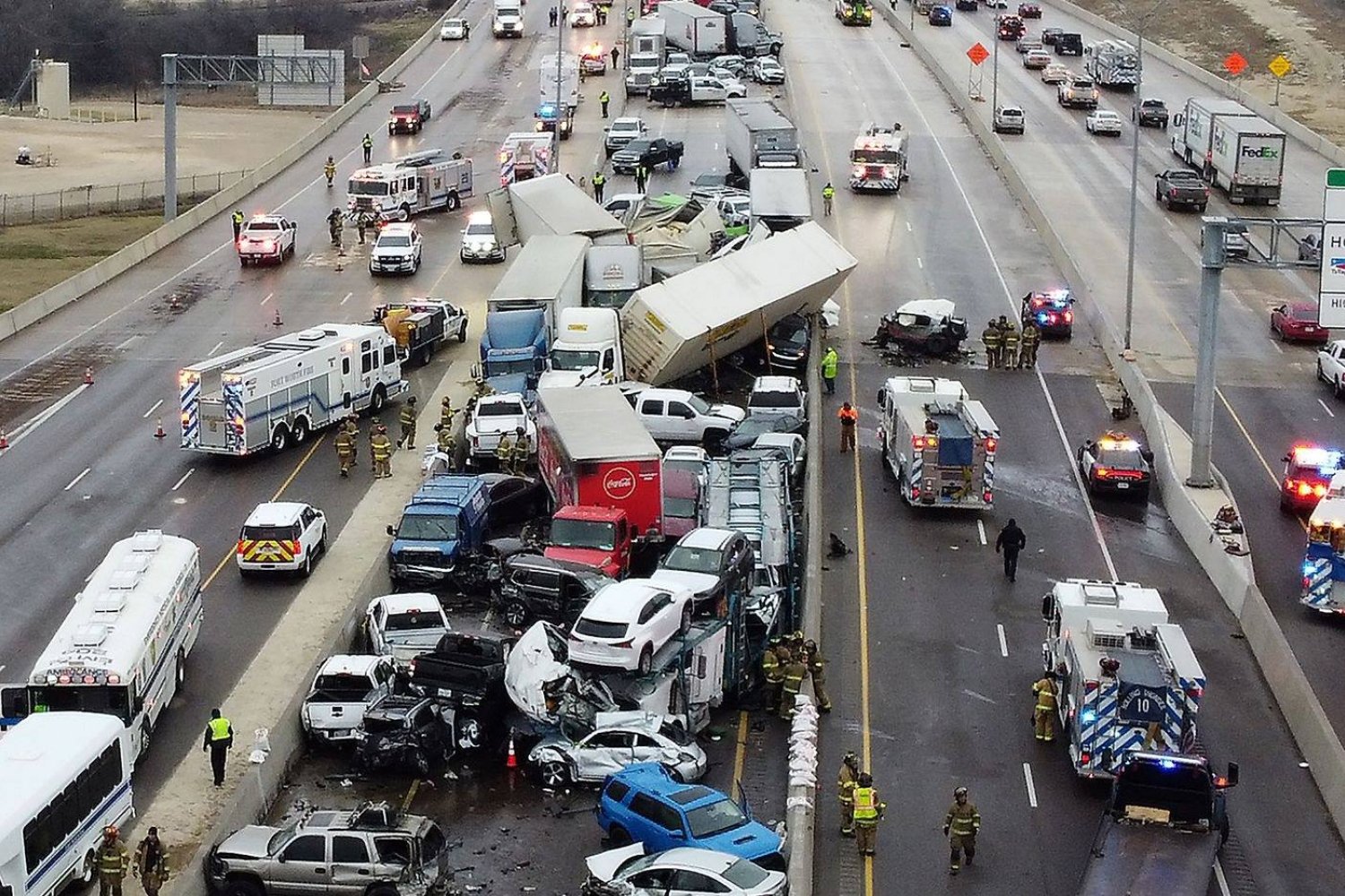 Gigantyczny wypadek w USA. W stanie Teksas zderzyły się 133 samochody.