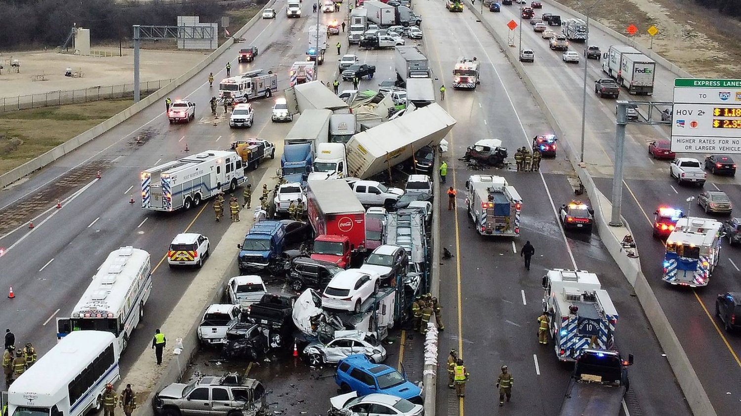 Gigantyczny wypadek w USA. W stanie Teksas zderzyły się 133 samochody.