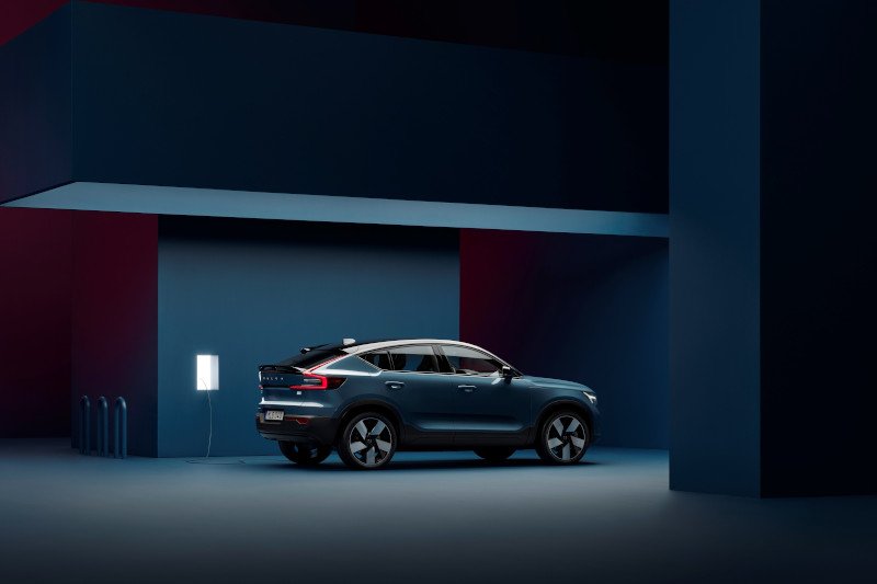 Wszystkie elektryczne modele Volvo będą dostępne tylko przez internet. Z kolei do 2030 r. firma zamierza stać się producentem pojazdów z napędem wyłącznie elektrycznym.