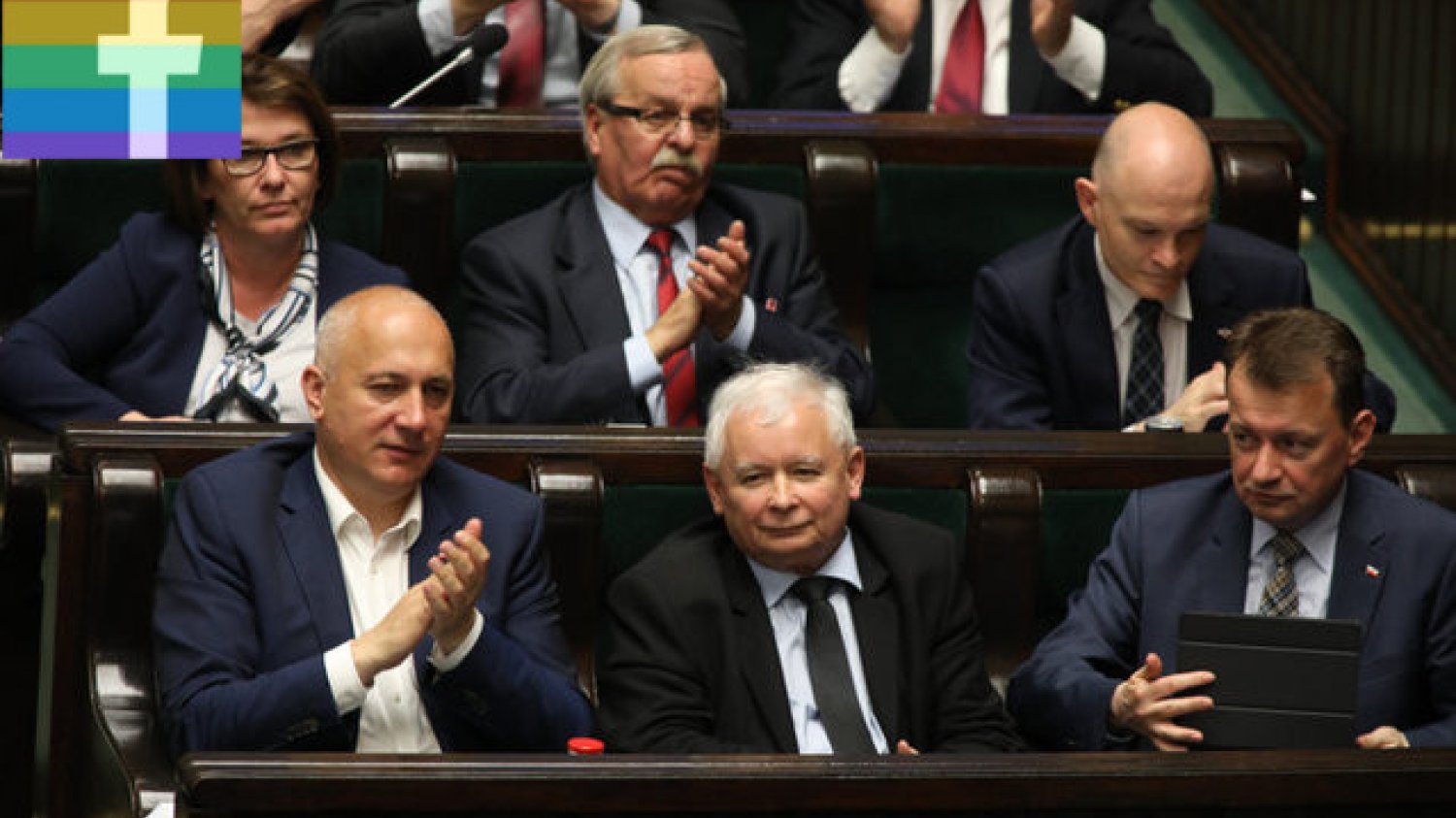 Polacy przekornie korzystają z nowej reakcji Facebooka przy postach PiS.