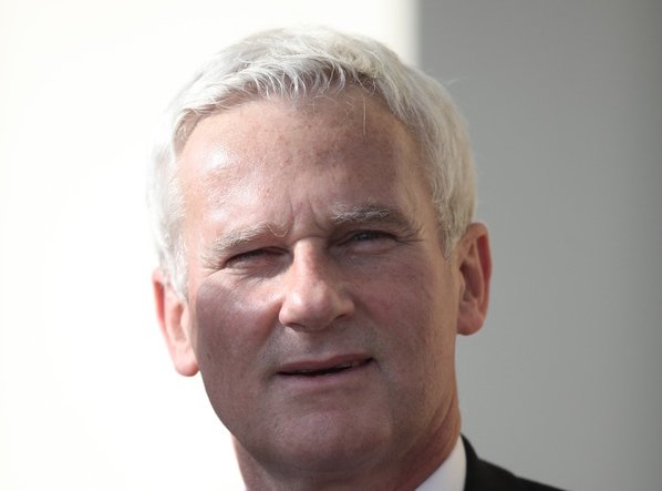 Michał Listkiewicz zdradził na Twitterze, że był molestowany przez księdza i aktora. Michał Listkiewicz o molestowaniu przez księdza i znanego aktora.