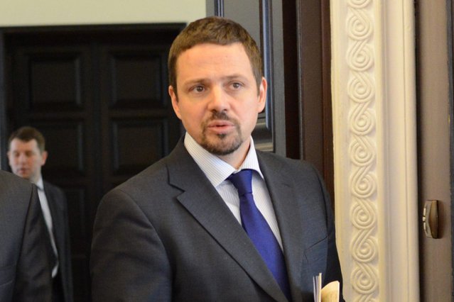 - Prezydent zapomina, że za politykę zagraniczną odpowiedzialny jest rząd - przekonuje wiceszef MSZ Rafał Trzaskowski.