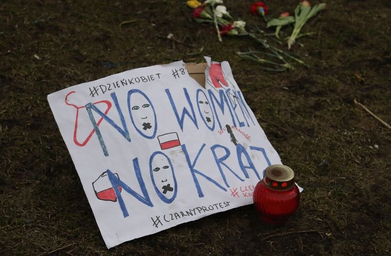 Instalacja przed Sejmem, protest kobiet w sprawie aborcji