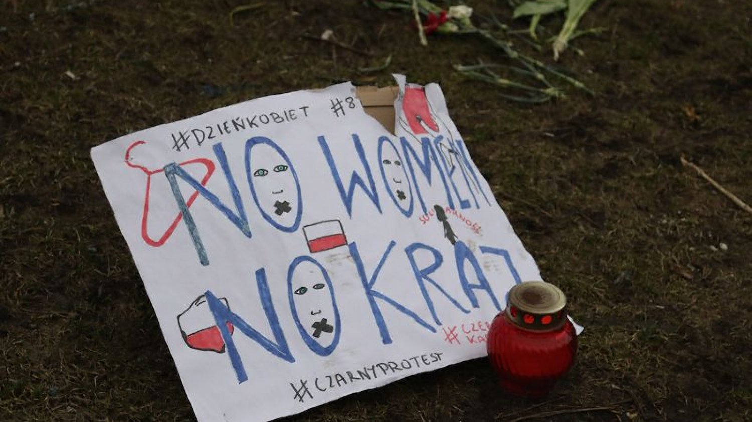 Instalacja przed Sejmem, protest kobiet w sprawie aborcji