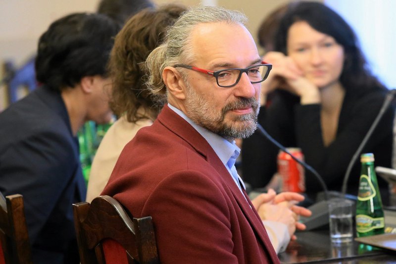 Mateusz Kijowski wzywa do marszu 13 grudnia spod dawnej siedziby PZPR-u pod biuro PiS-u przy Nowogrodzkiej.