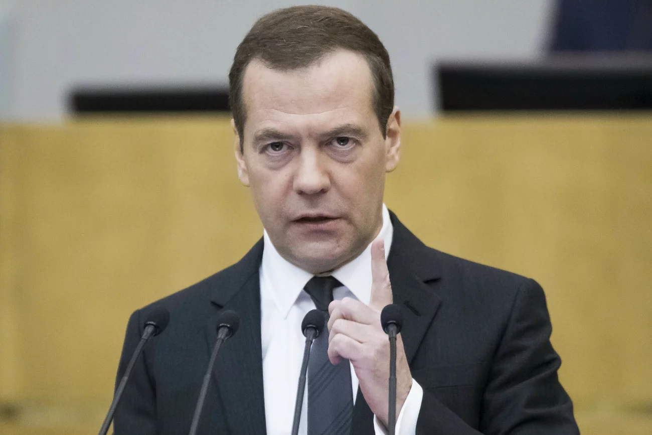 Dmitrij Miedwiediew w nowym wpisie na Twitterze zagroził Francji.