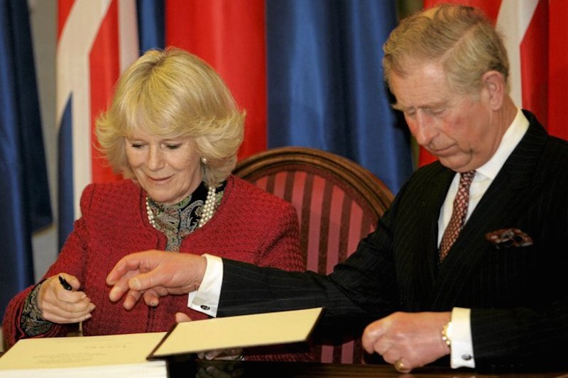 Skandal na dworze królewskim. Książę Karol i Camilla mają syna?