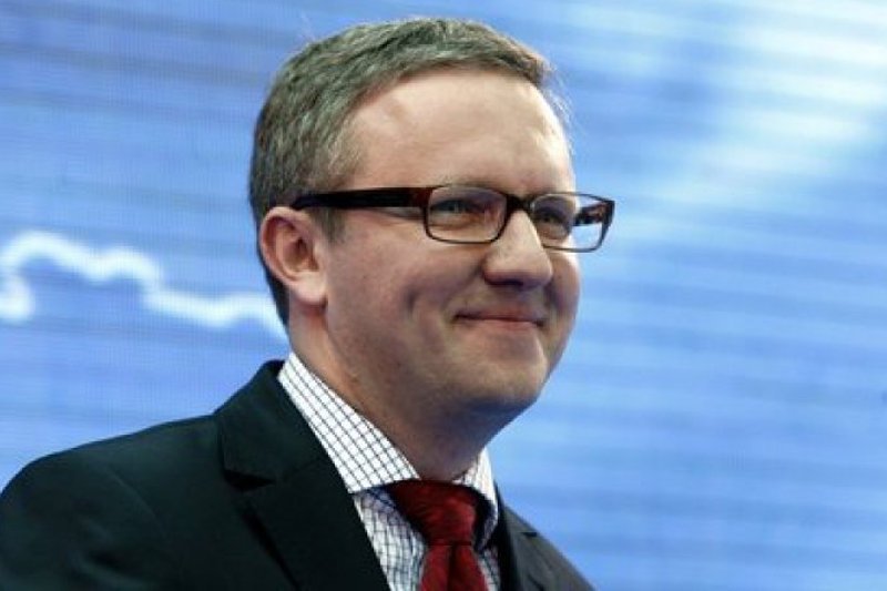 Krzysztof Szczerski uważa, że nie powinniśmy zobowiązywać się do redukcji emisji CO2