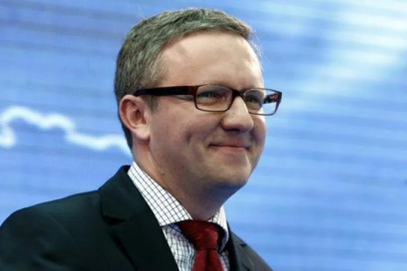 Krzysztof Szczerski uważa, że nie powinniśmy zobowiązywać się do redukcji emisji CO2