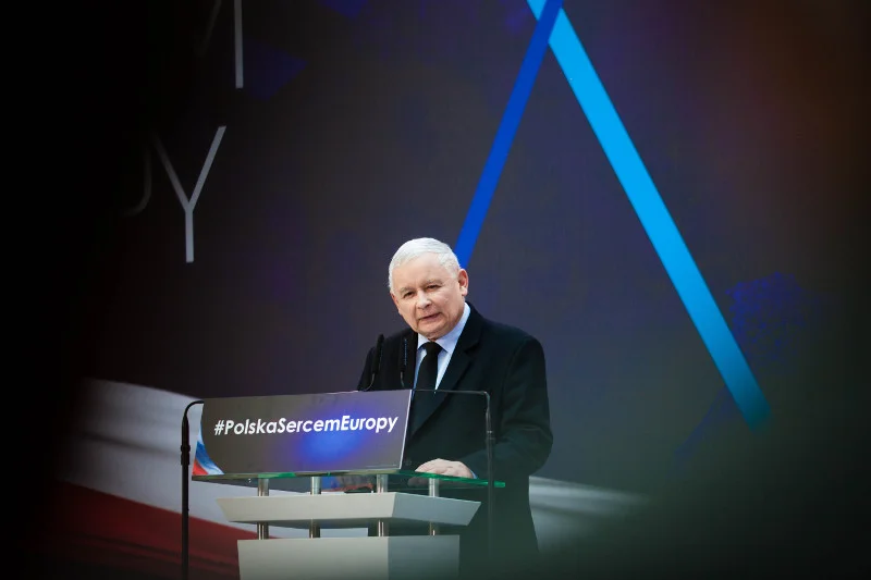 PiS prowadzi w sondażu przed wyborami europejskimi.