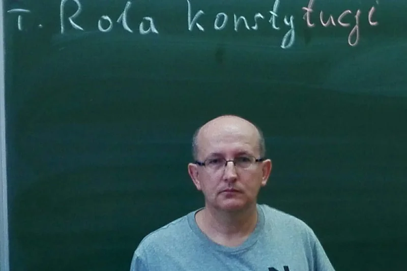 Nauczyciel Krzysztof Majsak opublikował zdjęcie z konstytucją