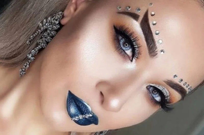 Fishtail brows to trend w stylizacji brwi, który zdobywa popularność na Instagramie. Czy ma szansę przyjąć się w rzeczywistości?