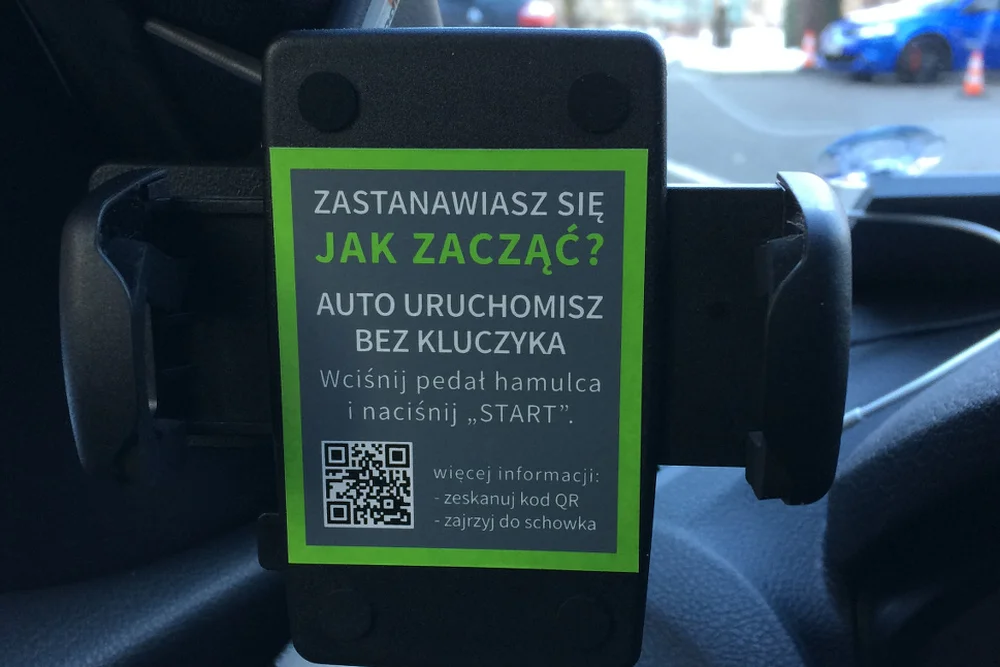 Do samochodu doprowadza specjalna aplikacja 4Moblity