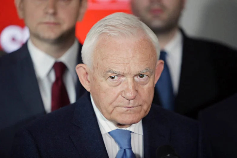 Prawica i lewica wyjątkowo zgodnie – krytykują prezydenta i chcą skrócenia kadencji samorządów.