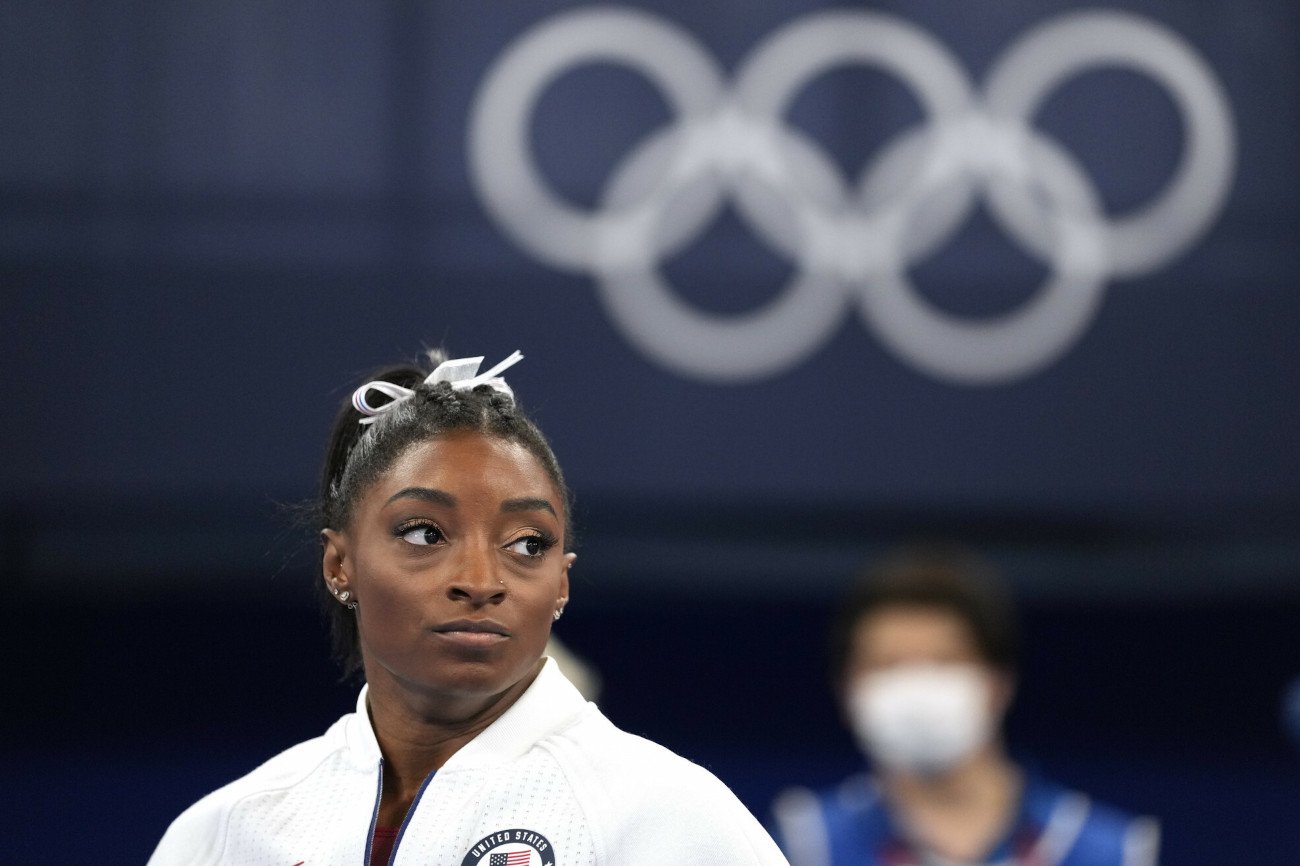 Simone Biles, czterokrotna złota medalistka IO w Rio de Janeiro, w środę wycofała się ze startu drużynowego w Tokio