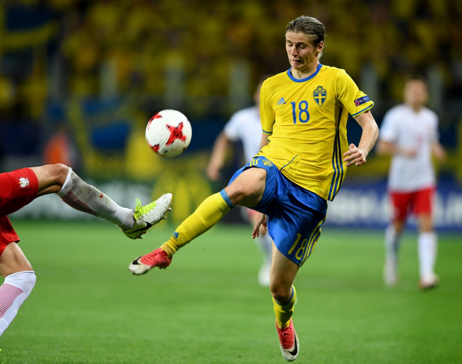 Paweł Cibicki to Szwed polskiego pochodzenia, przed laty grał w kadrze młodzieżowej Trzech Koron. Paweł Cibicki to Szwed polskiego pochodzenia, przed laty grał w kadrze młodzieżowej Trzech Koron.