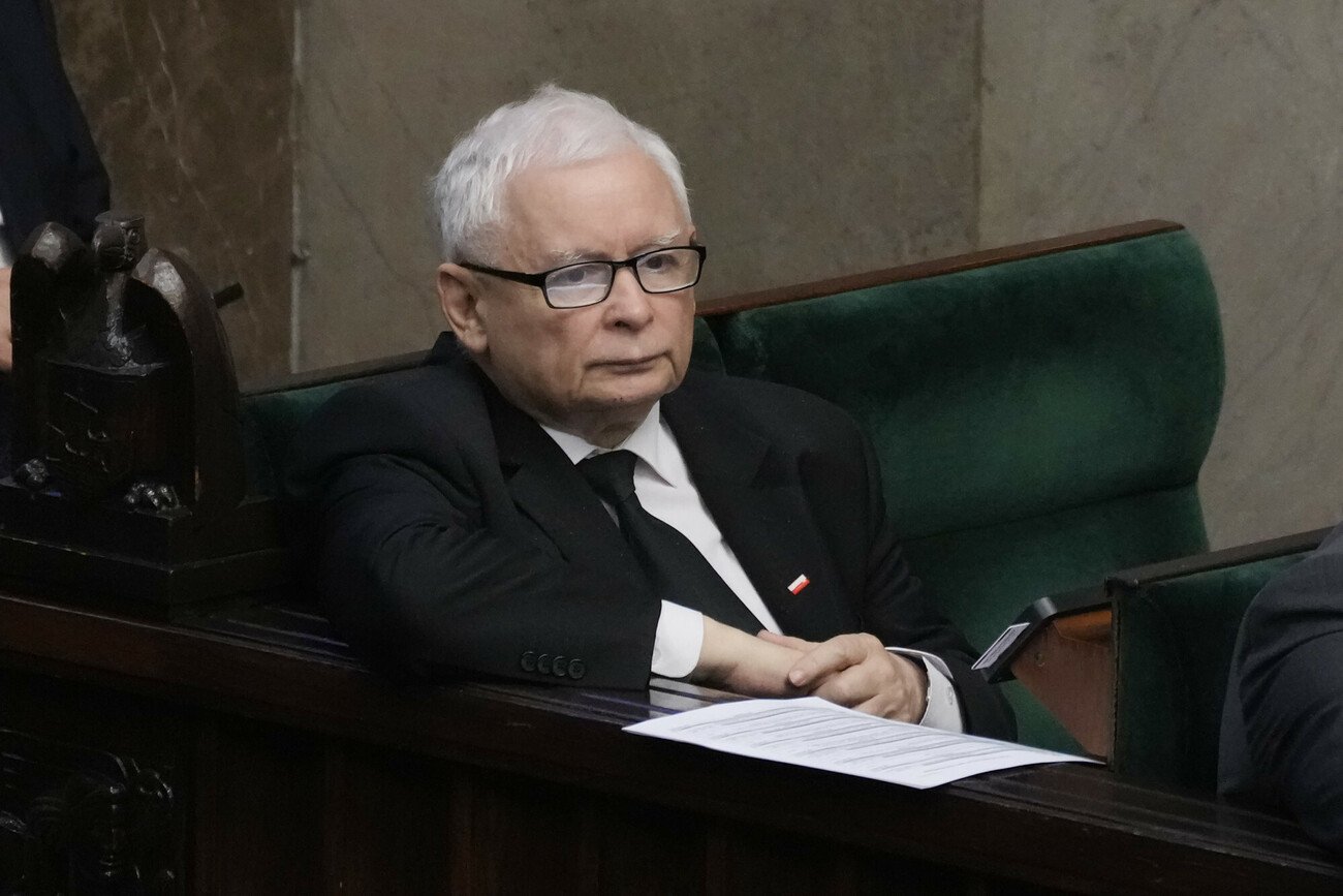 Dziewięciu posłów z PiS poniżyło jedną kobietę.
