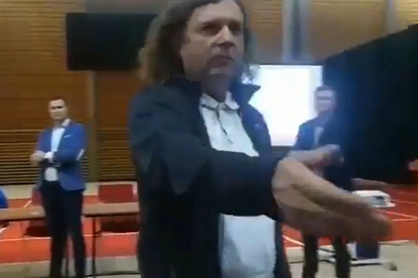 Podczas spotkania w Ergo Arenie doszło do starcia prezydenta Sopotu Jacka Karnowskiego z dziennikarzem TVP Jakubem Świderskim.