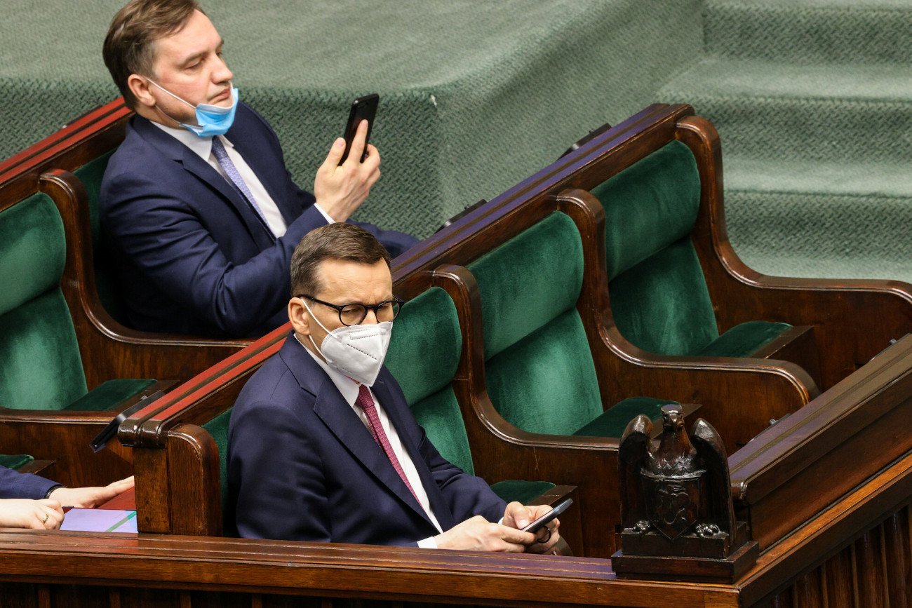 Solidarna Polska jest oburzona po wyroku TSUE, który odrzucił skargi Polski i Węgier. Zbigniew Ziobro zaatakował premiera Mateusza Morawieckiego.