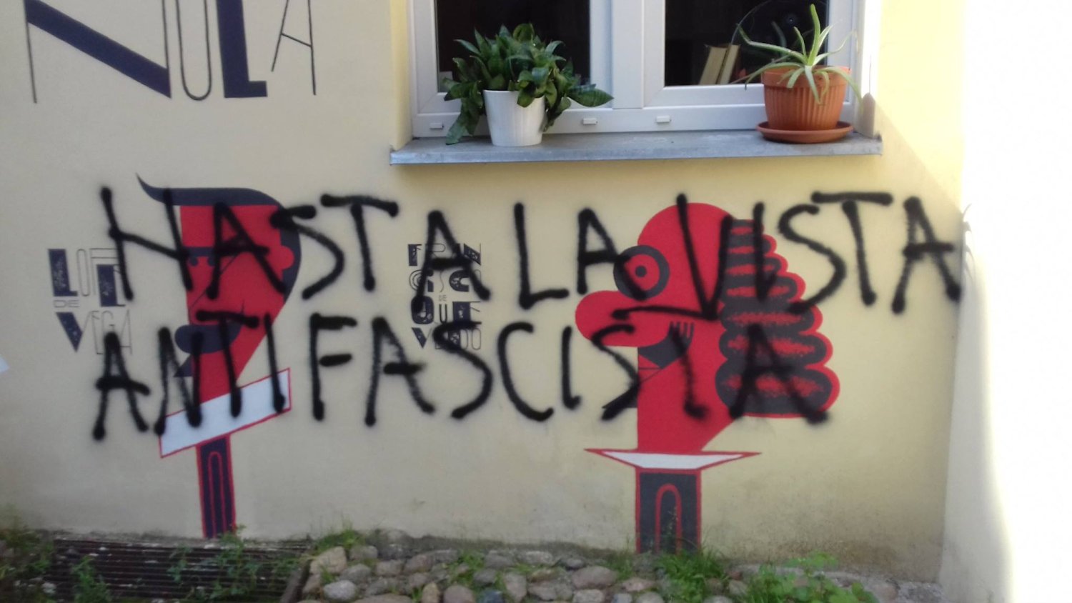 Księgarnia Hiszpańska stała się celem faszystowskiego ataku