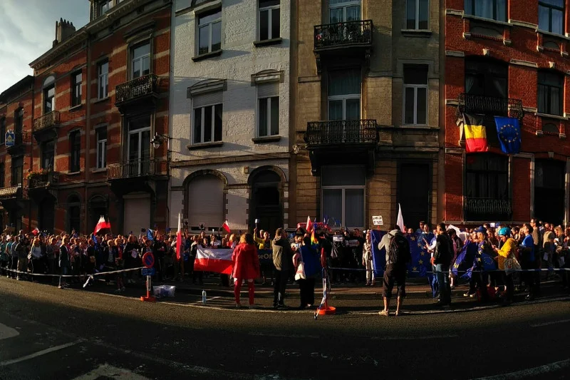 W Brukseli, a także w innych miastach Europy, protestowano w niedzielę na znak solidarności z Polakami.