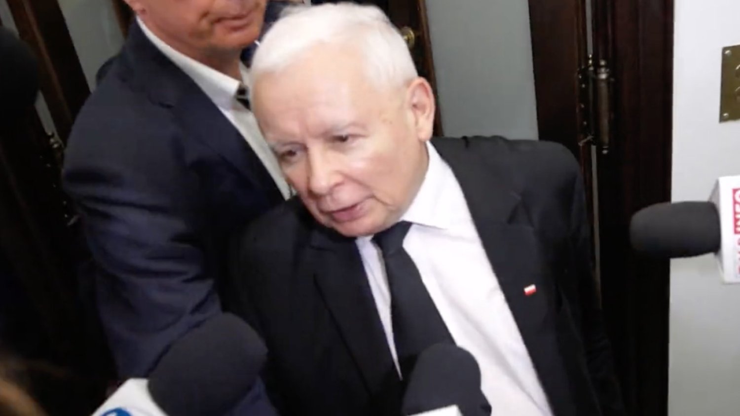 Jarosław Kaczyński chce debaty z Manfredem Weberem.