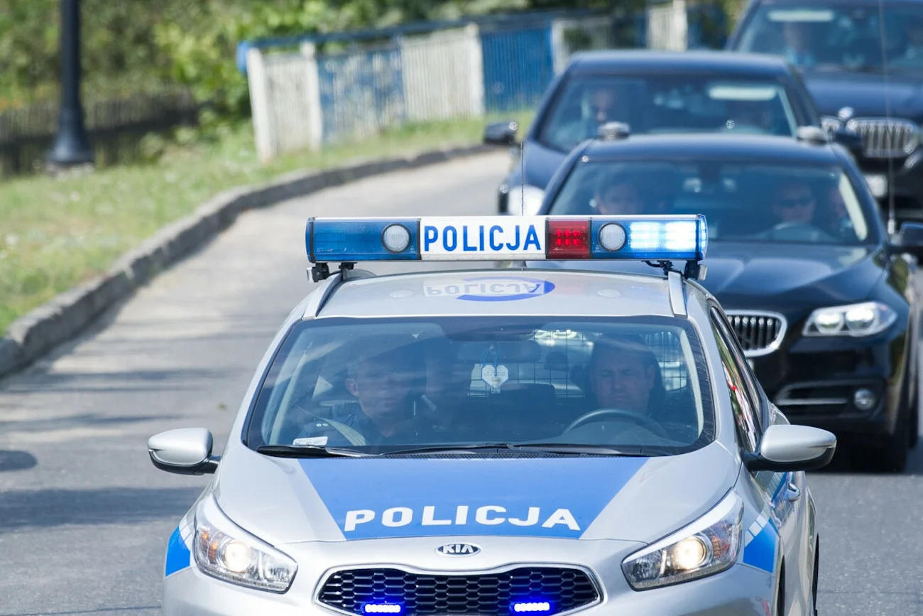 Kolizja dwóch samochodów w Warszawie. Jeden z pojazdów należał do Służby Ochrony Państwa. (zdjęcie ilustrayjne)