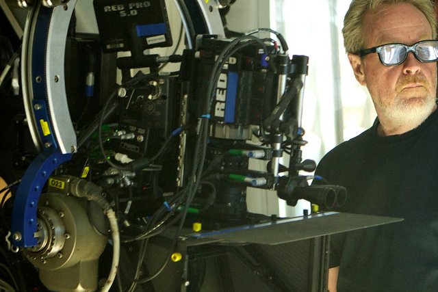 Ridley Scott tłumaczył dlaczego nie zatrudnił egipskich aktorów w ekranizacji historii Mojżesza. Tu reżyser na planie "Prometeusza"