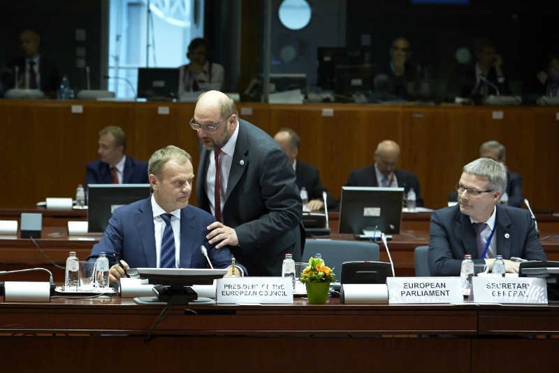 Donald Tusk odegrał ważną rolę podczas negocjacji z Grecją. Teraz powinien pójść za ciosem.