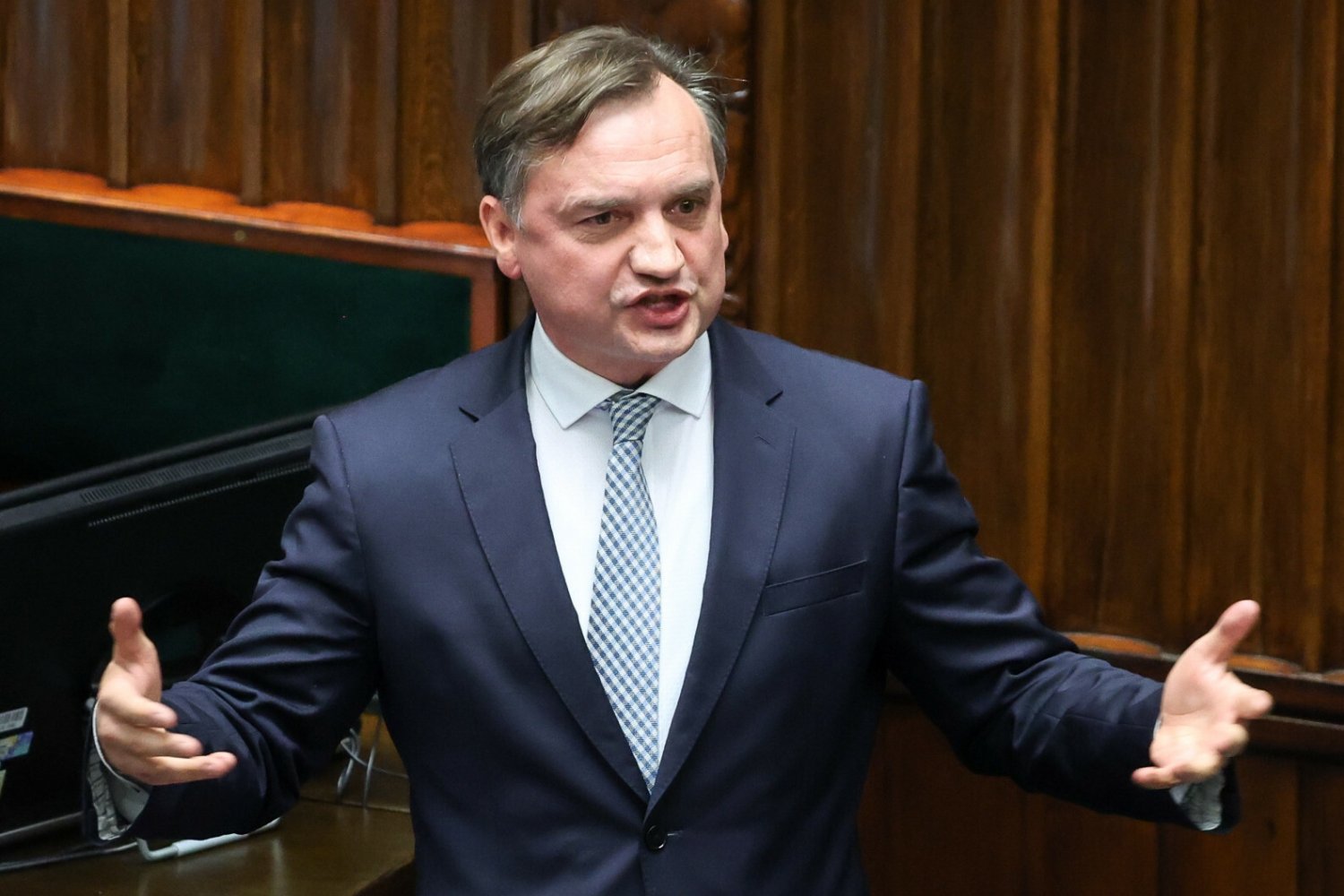 Media ujawniły zarobki Zbigniewa Ziobry w KRS.