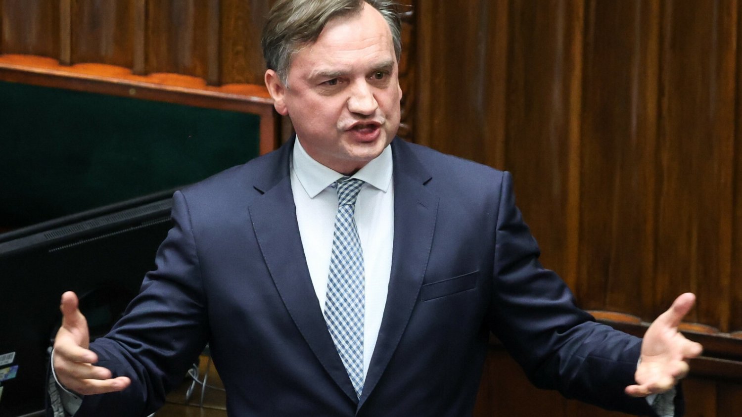Media ujawniły zarobki Zbigniewa Ziobry w KRS.