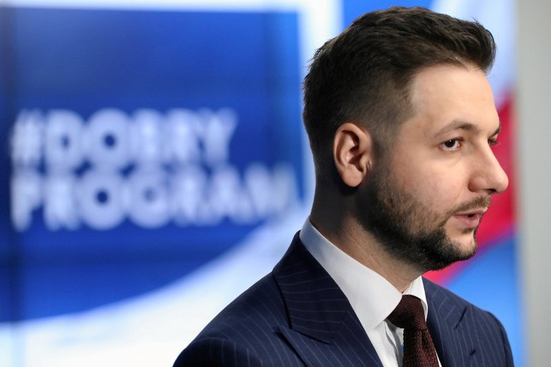 Patryk Jaki już przy pierwszym pytaniu rzucił na stół jokera – rezygnację z partii.
