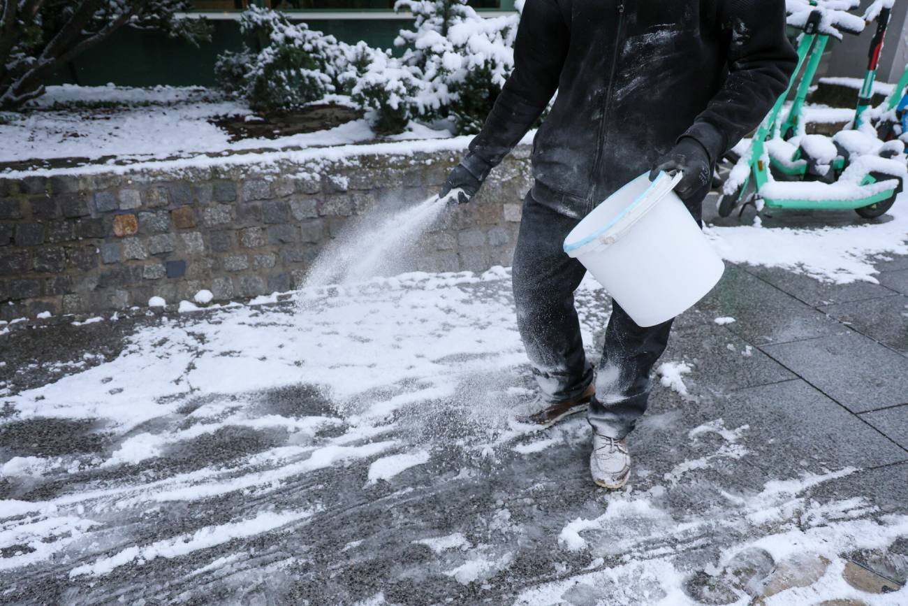 Zima zaatakowała północną Polskę. Awarie, wypadki, brak prądu