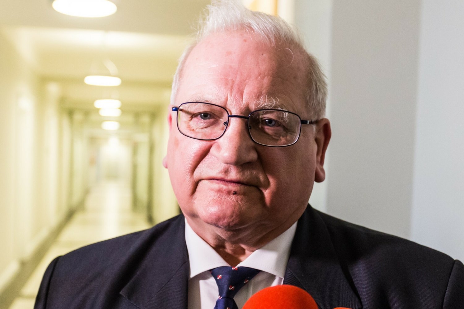 Kontrowersyjny kandydat Trzeciej Drogi w Legnicy. Tadeusz Samborski brylował wśród Rosjan i atakował "S".