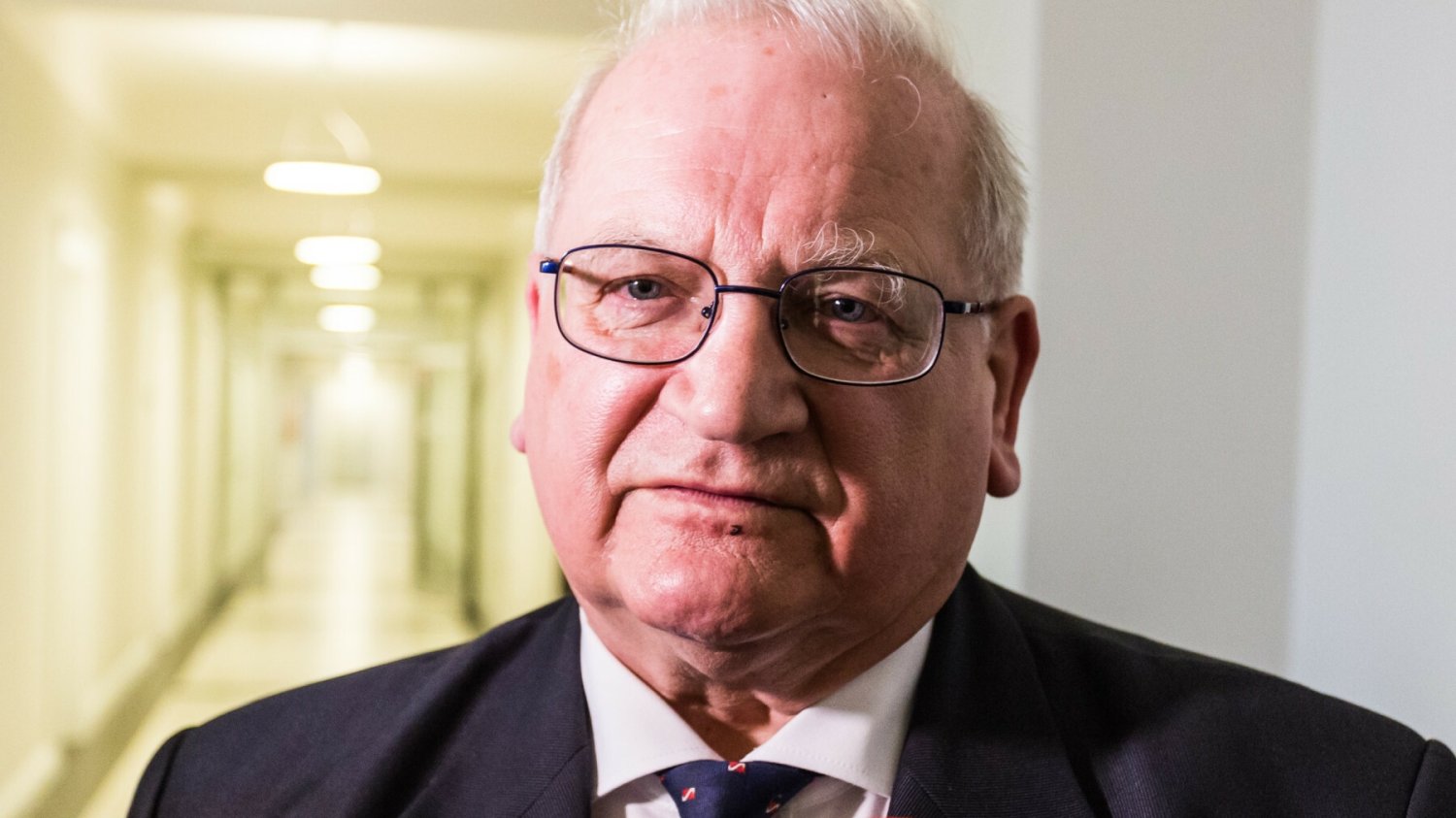 Kontrowersyjny kandydat Trzeciej Drogi w Legnicy. Tadeusz Samborski brylował wśród Rosjan i atakował "S".