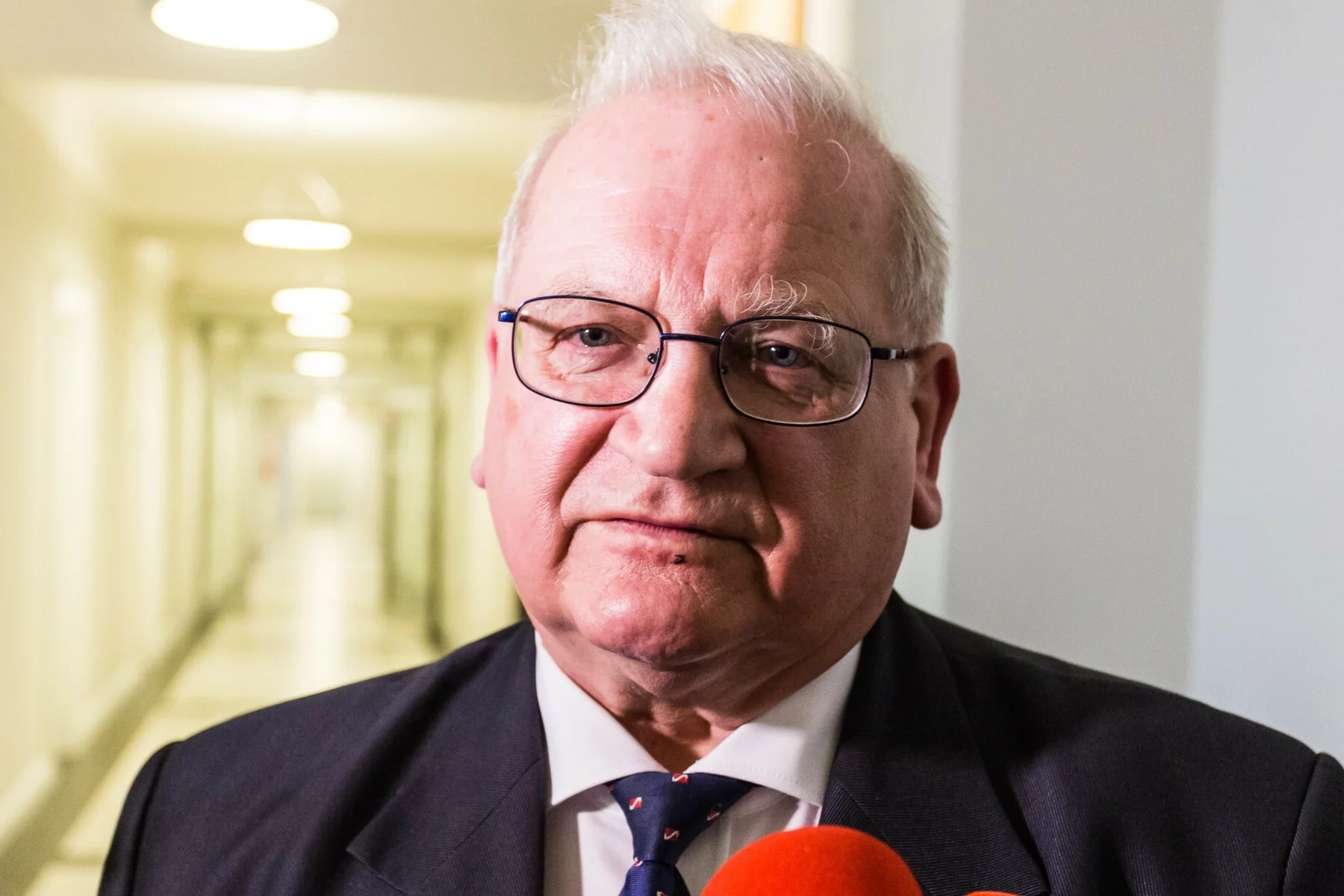 Kontrowersyjny kandydat Trzeciej Drogi w Legnicy. Tadeusz Samborski brylował wśród Rosjan i atakował "S".