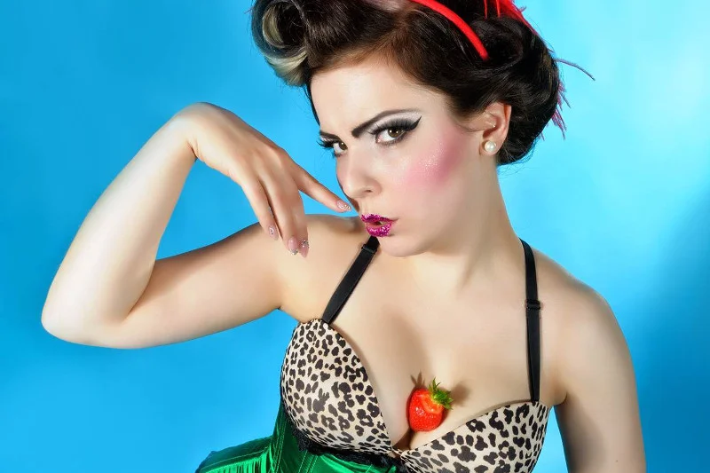 Betty Q jest pierwszą polską performerką burleski.