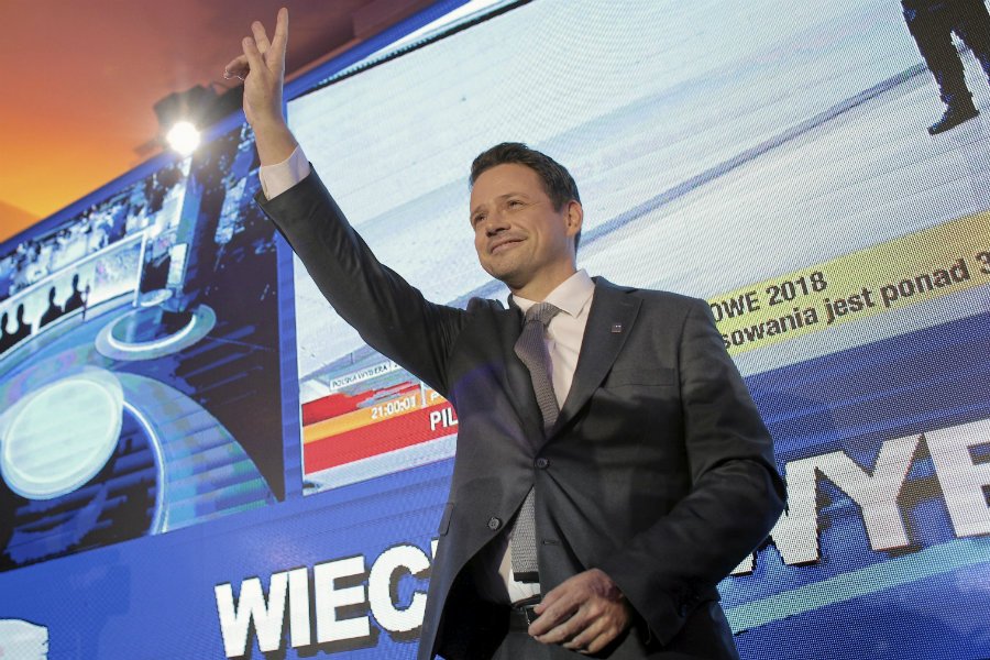 Pracownicy ochrony lotniska im. Chopina na warszawskim Okęciu mogą dostać wypowiedzenia umowy o pracę, gdyż nie zauważyli nocnej konferencji Rafała Trzaskowskiego.