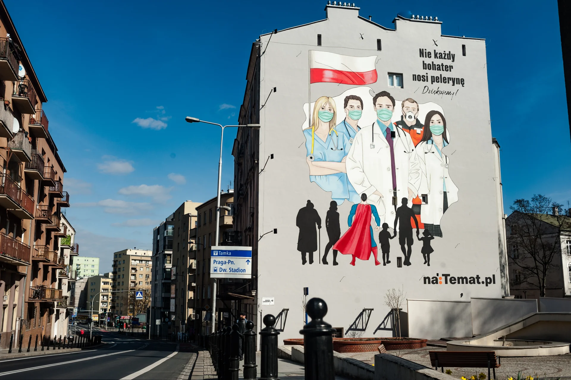 W kwietniu na jednej z warszwaskim ścian powstał "Mural dla lekarzy".
