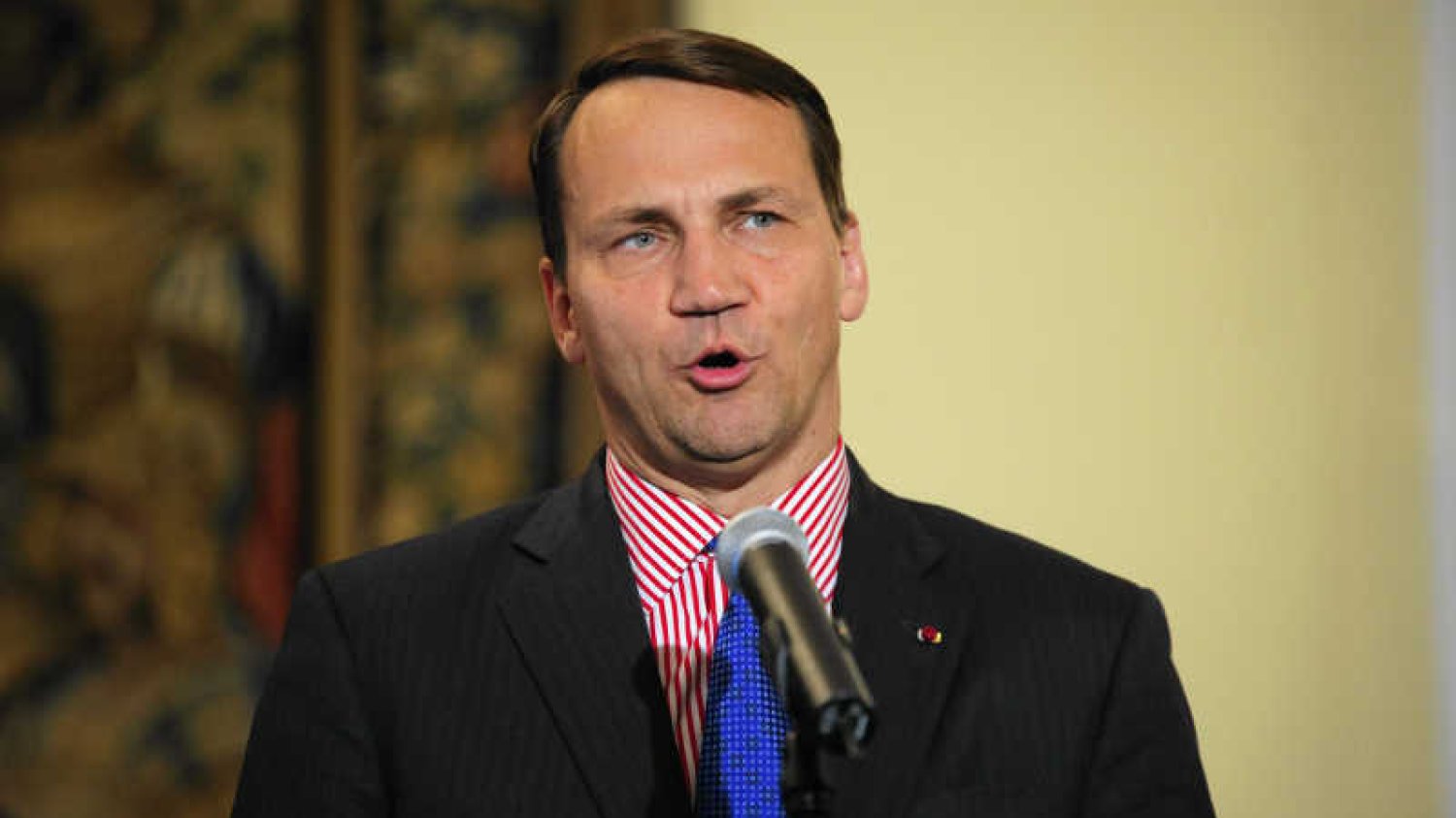 Radosław Sikorski podjął decyzję o likwidacji konsulatu w Sewastopolu na Krymie.