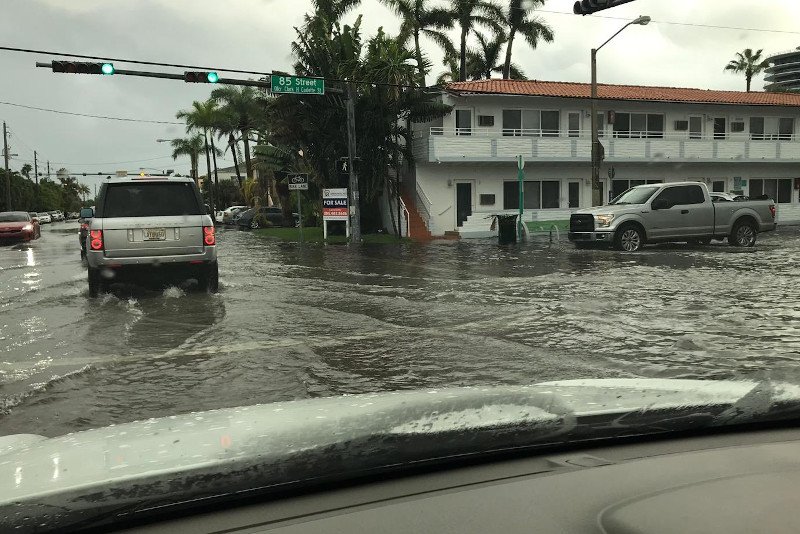 Tak w piątek wyglądały ulice Miami.