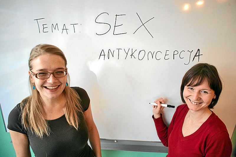 Edukacja seksualna deprawuje młodzież w szkołach i namawia do przestępstwa, którym jest seks przed ukończeniem 15. roku życia?